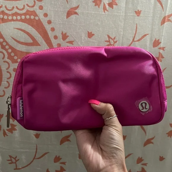 BRAND NEW WITH TAGS! LULULEMON sonic pink/white Wordmark everywhere belt bag